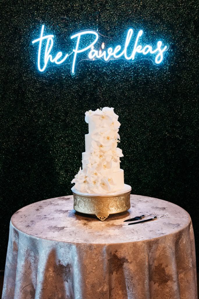 We are sharing our 2019 best wedding designs from the year. Featuring Chancey Charm Houston. #weddingdesign #weddinginspiration #chanceycharmhouston